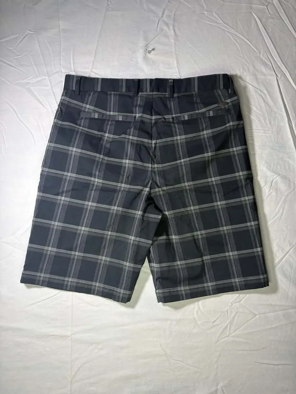 Greg Norman Men's Performance Plaid Golf Shorts Black Gray Size 32